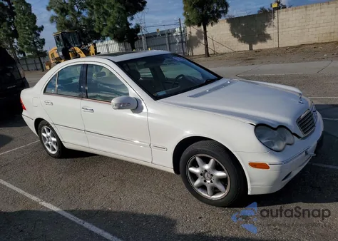 2002 Mercedes-Benz C 240 z USA, uszkodzony, nr VIN WDBRF61J02F272143